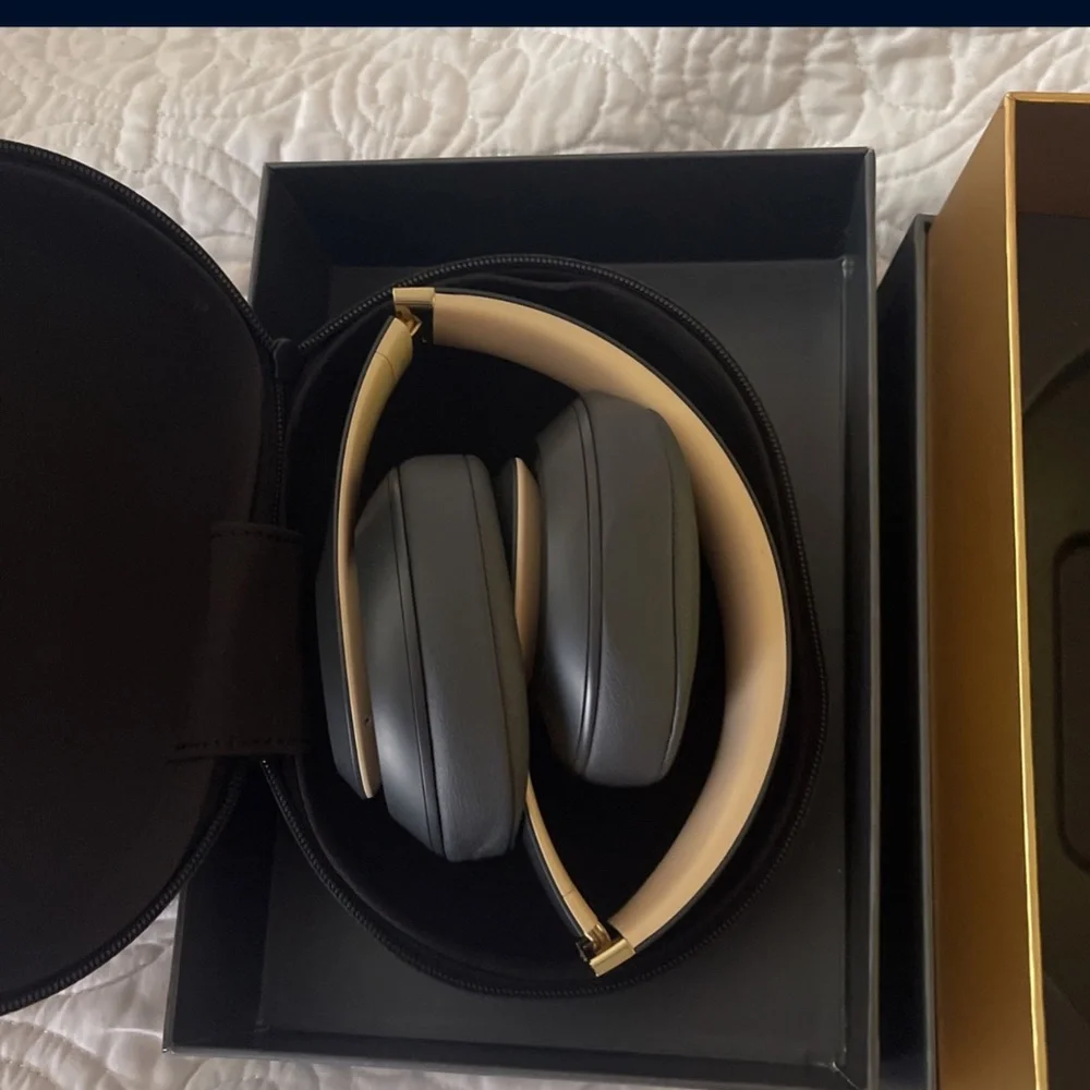 Dre Beats - Picture 3 of 5